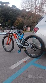 Cube stereo Action Team tg L