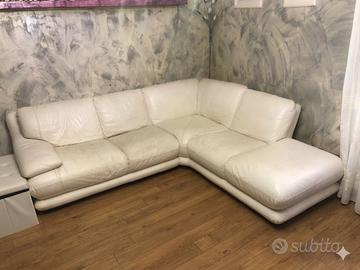 divano bianco angolare in pelle Chateau d'Ax