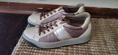 Sneackers n.37 NUOVE e 4 Sandali n.37