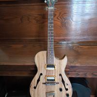 Chitarra semiacustica 