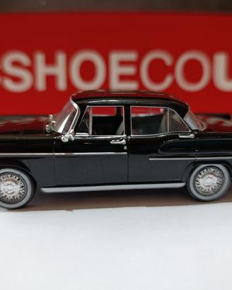 Modellino di Simca Chambord in scala 1/43