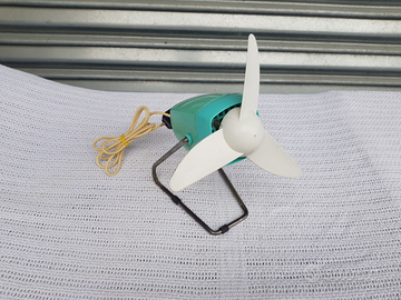 Piccolo ventilatore da tavolo vintage anni 50/60