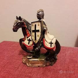 statua in resina cavaliere medioevale