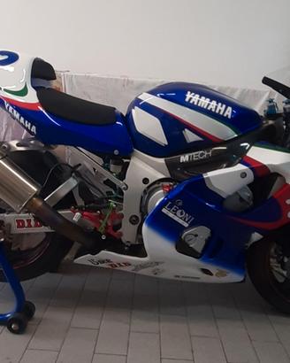 Yamaha R6 supersport