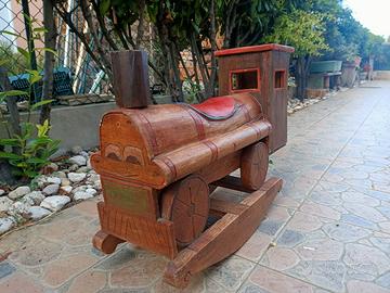 Treno a dondolo orientale