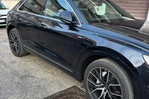Audi Q8 S-line