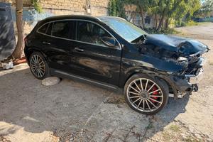 Mercedes gla35 amg incidentata