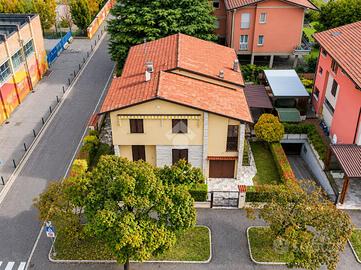 PORZIONE DI BIFAMILIARE A BRESCIA