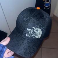 Cappello the north face gucci