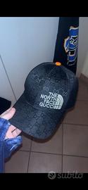 Cappello the north face gucci