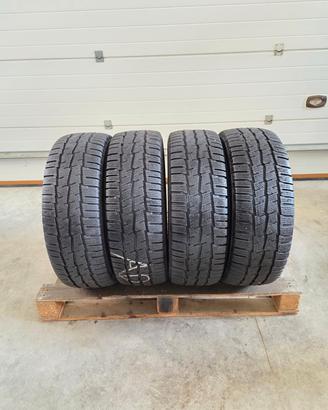 4 gomme Michelin 235 65 16 C  invernali