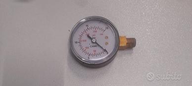 Manometro per misurare pressione di liquidi o gas