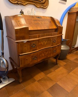 Ribalta veronese in noce con intarsi