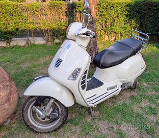 Piaggio Vespa 300 GTS - 2010