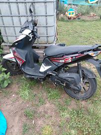 kymco 50 pezzi di ricambio 