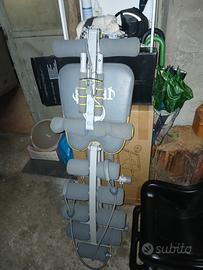 Panca per addominali e elastici per bicipiti