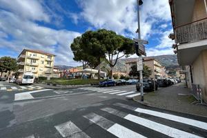 NEGOZIO A COGORNO