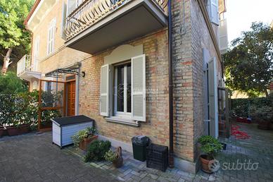 CASA SINGOLA DI 170 MQ CON GIARDINO PERTINENZIALE