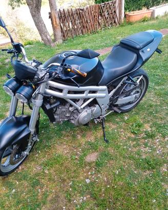Moto 650 bicilindrica perfettamente funzionante