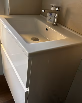Mobile bagno con lavabo