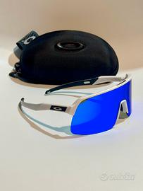 Occhiali da sole Oakley Sutro con lente a specchio