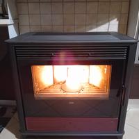 stufa a pellet Klover+ un bancale di pellet Stiria