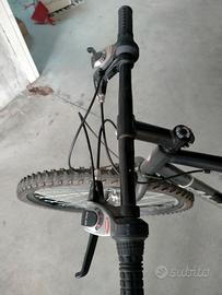 bicicletta Mountain bike