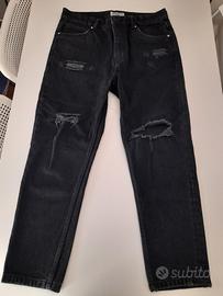 Jeans Neri Strappati 