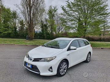 Toyota auris 1.8 benzina Hybrid