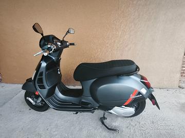 Piaggio Vespa 300 GTS hpe super sport
