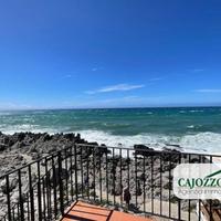 Cefalù: 240 mq accesso diretto al mare