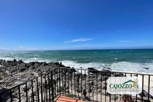 Cefalù: 240 mq accesso diretto al mare