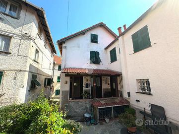 CASA SEMINDIPENDENTE A SERRA RICCÒ