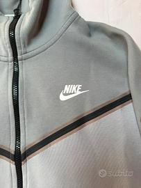 felpa Nike tech