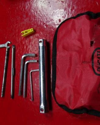 KIT ATTREZZI DUCATI HYPERMOTARD 821 939