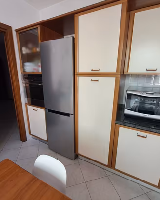 Cucina componibile angolare con top in granito