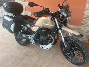 MOTO GUZZI V85 TT TRAVEL, PRONTA PER L'avventura