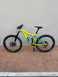 MTB full Giant ALUXX SL FluidForm da 27,5”