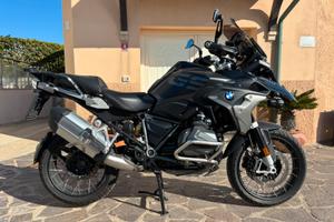 BMW GS 1250 TRIPLE BLACK