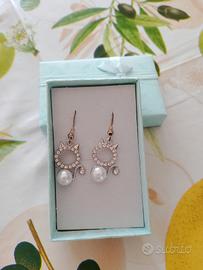 Orecchini Gatto con Perla Pendenti – Eleganti 