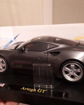 ARTEGA GT Revell scala 1/18 modellino
