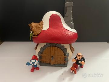 Casa dei puffi con 2 personaggi