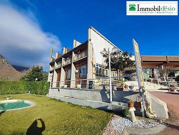 Palazzo / Stabile di 1050 m² con più di 5 locali a
