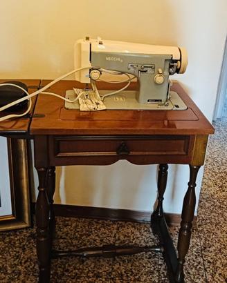 Macchina da cucire Necchi
