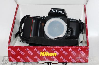 Reflex fotocamera 35mm analogica nikon F-601 AF