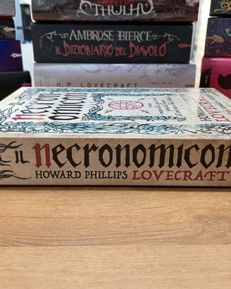 Howard P. Lovecraft  Necronomicon 9788804682561