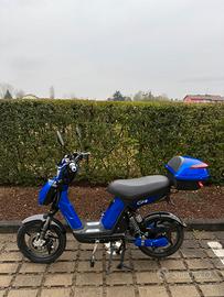 City bicicletta elettrica pedala assistita