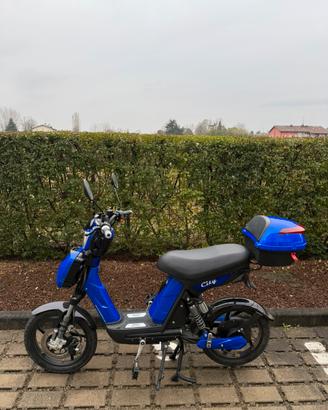 City bicicletta elettrica scooter pedala assistita