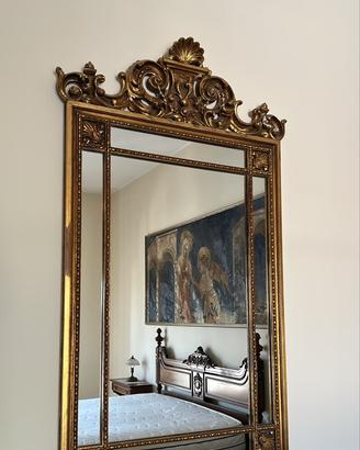 Grande specchio da parete in intagliato dorato
