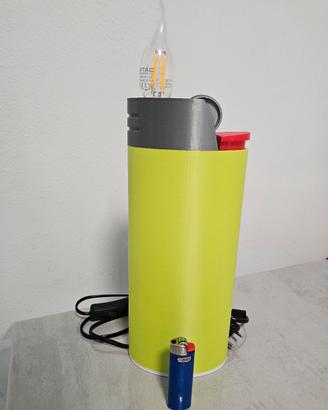 Lampada ispirata ad accendino Bic 30 cm